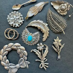 Lot / Bundle Silver tone and Pewter Vintage Brooches
